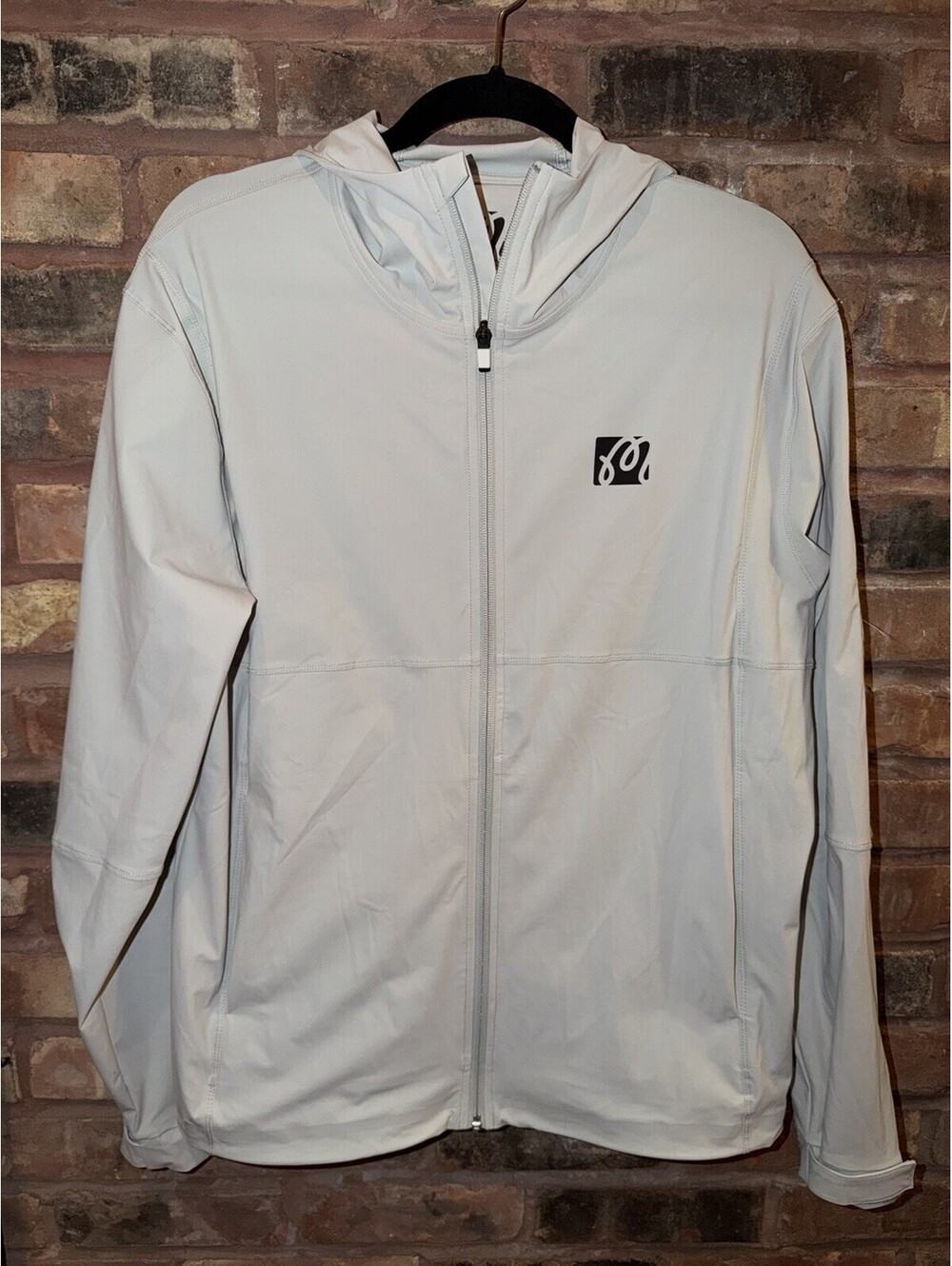 Malbon Men’s Medium Performance Full Zip Shell Jacket Silver Long Sleeve Rain